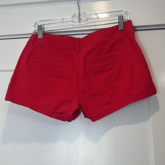 Arizona Jeans Women's dark pink shorts size 9. In great condition! - Picture 3 of 7